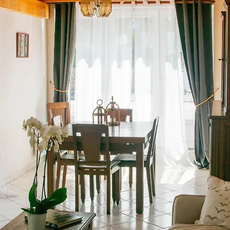 Le 108 à 700m Du Port De * Saint-Vaast-la-Hougue