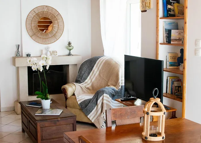 Le 108 à 700m Du Port De Saint-Vaast-la-Hougue