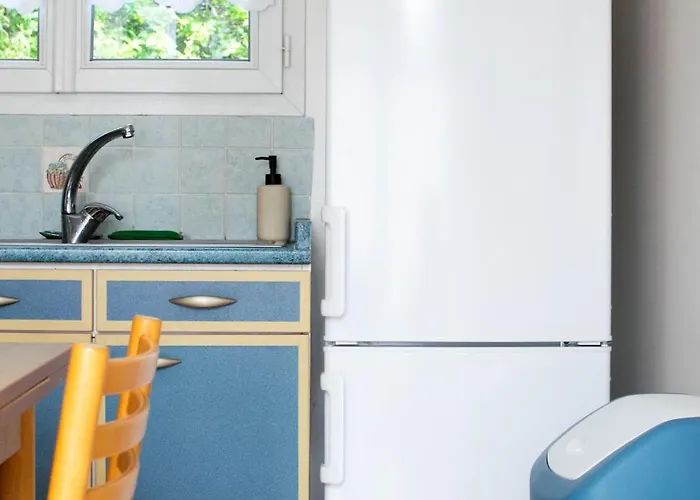 Le 108 à 700m Du Port De