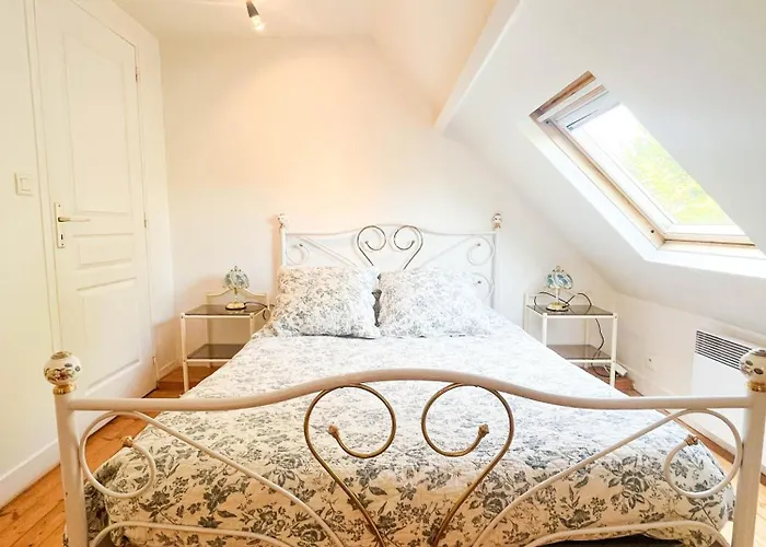 Le 108 à 700m Du Port De Saint-Vaast-la-Hougue