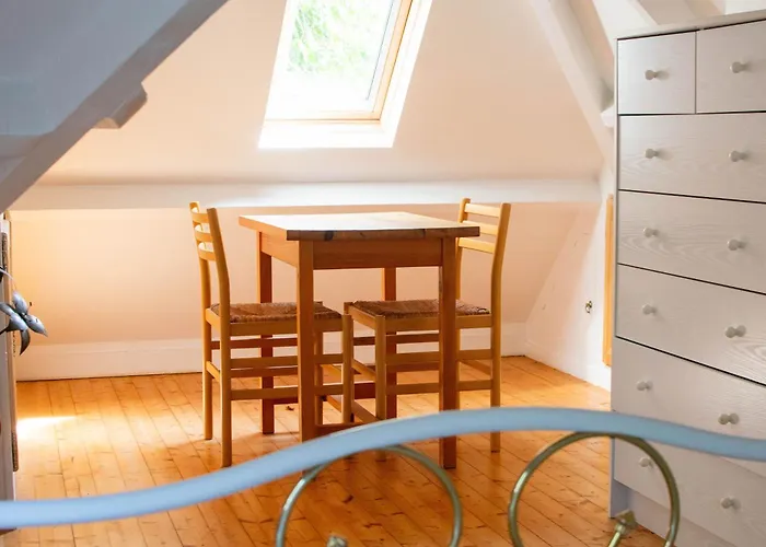 Le 108 à 700m Du Port De * Saint-Vaast-la-Hougue