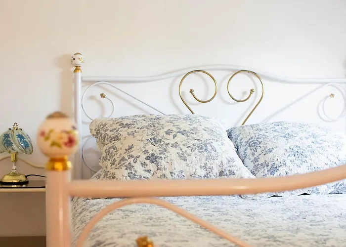 Le 108 à 700m Du Port De *