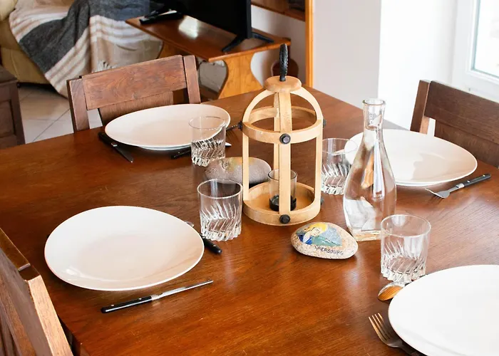 Le 108 à 700m Du Port De