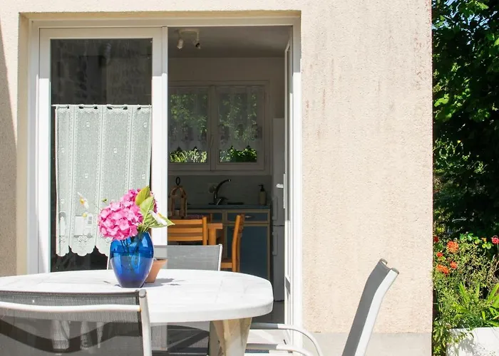 Le 108 à 700m Du Port De * Saint-Vaast-la-Hougue