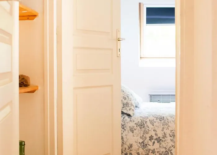 Le 108 à 700m Du Port De